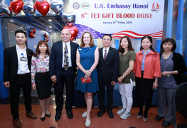 Đại sứ quán Mỹ trao tặng 'Món quà Cuộc sống' trong Ngày hội Hiến máu nhân dịp Tết Nguyên Đán